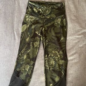Old Navy Green Floral Leggings (3/4 length)